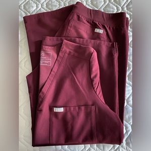Figs Catarina | Livingston Scrub Set in Burgundy